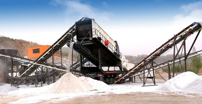 时产100-200吨石头移动破碎站生产现场